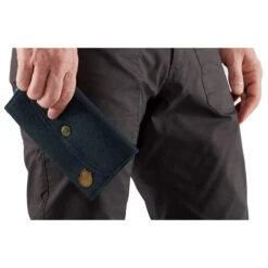 FJÄLLRÄVEN Fjällräven - Norrvåge Travel Wallet - Porte-monnaie -Sac À Dos Série fjaellraeven norrvaage travel wallet porte monnaie detail 3
